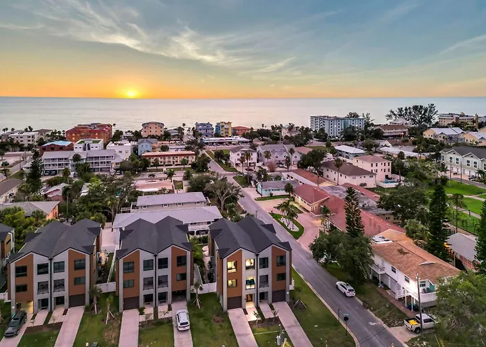 Ferienhaus Walk2beach, Heated Salt Pool, Pool Table, Gameroom Clearwater Beach
