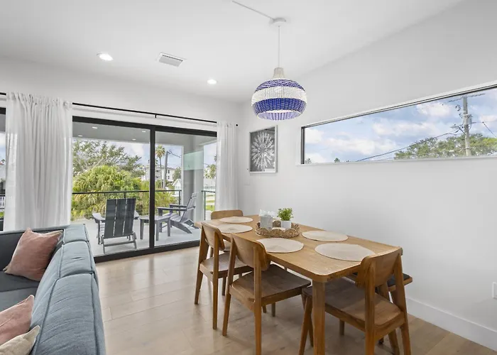 Walk2beach, Heated Salt Pool, Pool Table, Gameroom