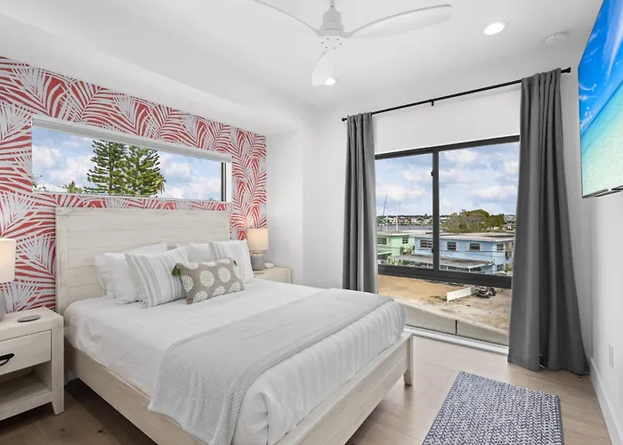 Walk2beach, Heated Salt Pool, Pool Table, Gameroom Clearwater Beach