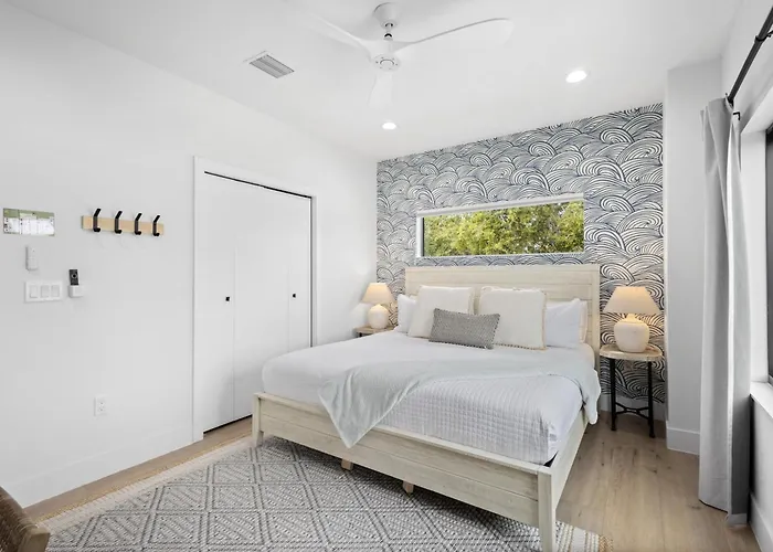 Walk2beach, Heated Salt Pool, Pool Table, Gameroom Clearwater Beach