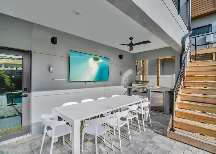 Walk2beach, Heated Salt Pool, Pool Table, Gameroom
